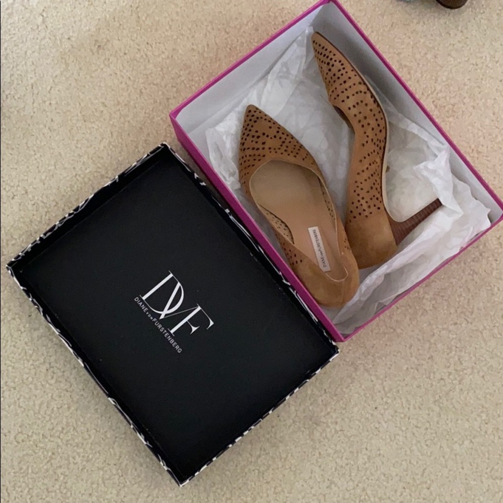 DVF sandalwood pumps